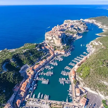Cote Orientale : Mare E Monte Apartment